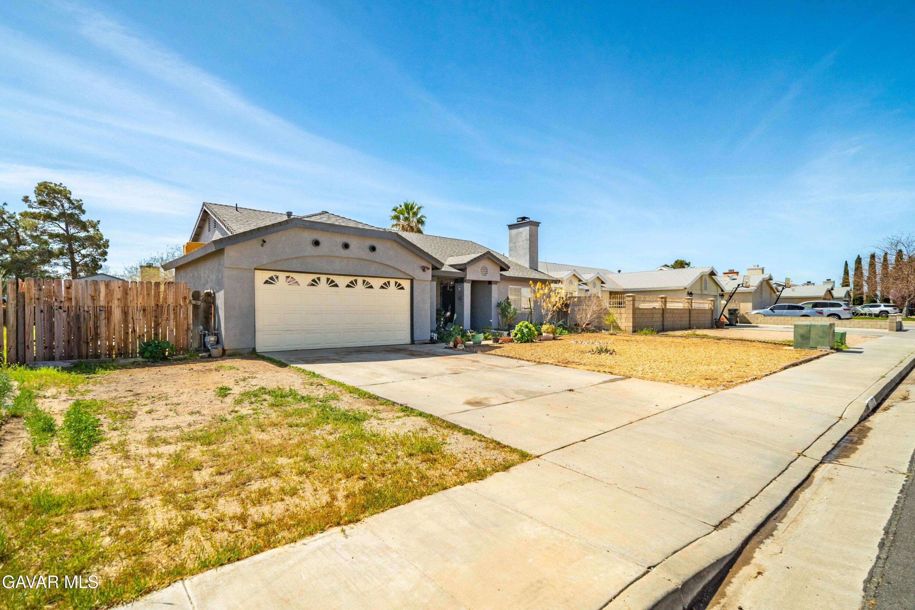 3112 Myrtle Street Rosamond, CA 93560 - Photo 3 of 49 a swimming pool with a yard