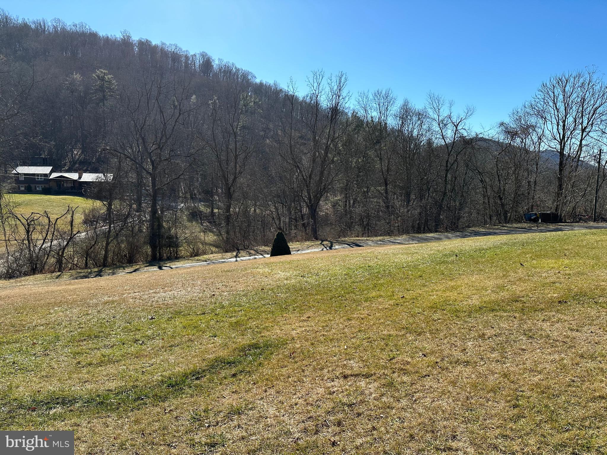 13507 Black Valley Road Flintstone, MD 21530 - Photo 39 of 80 Large Front Yard