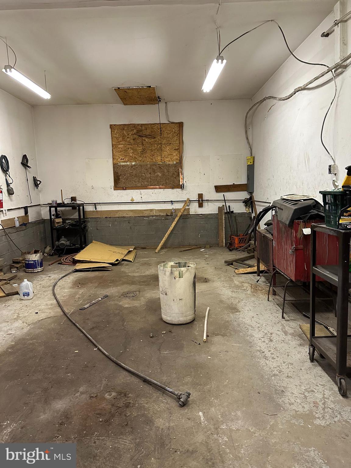 13507 Black Valley Road Flintstone, MD 21530 - Photo 71 of 80 Garage Work Space