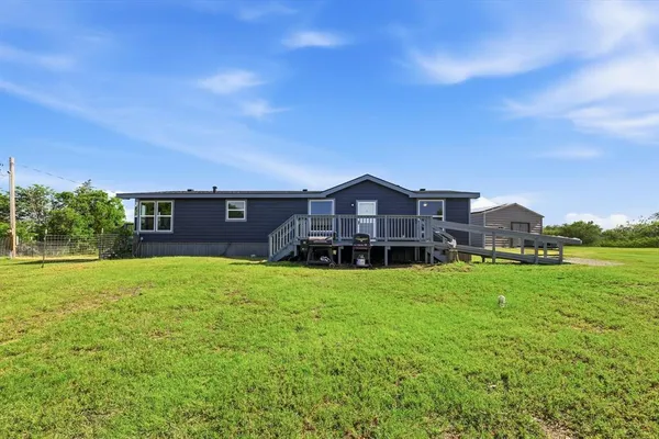 $499,000 | 336 Cowboys Lane, Springtown, TX 76082