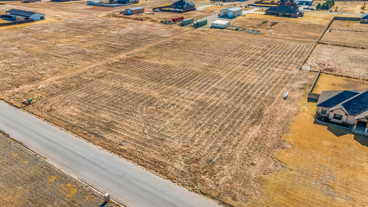 5037 C R 7920 Lubbock, TX 79424 - Photo 9 of 14 a view of roof with wooden floor and city view