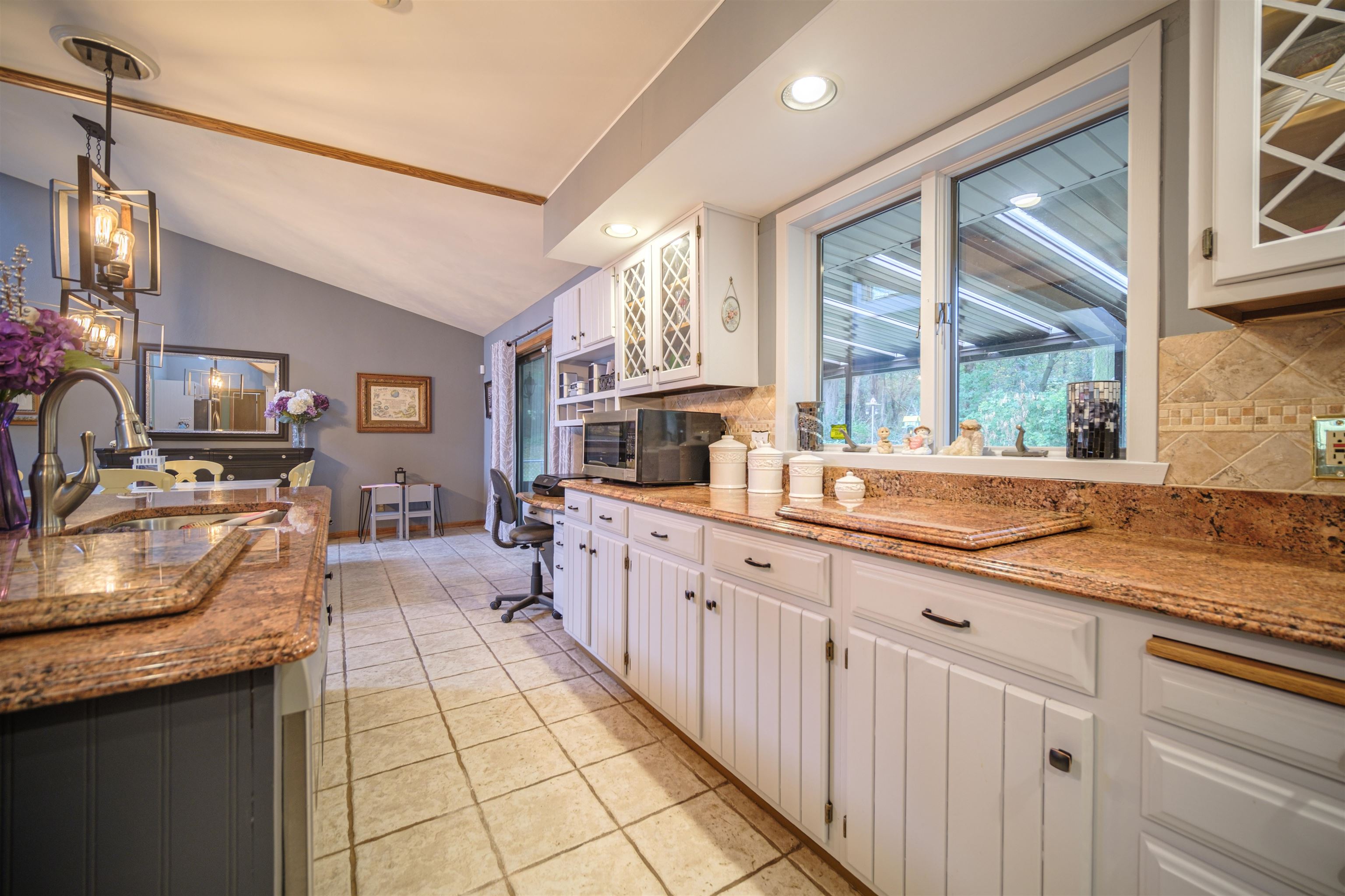 8320 Snaresbrook Road Roscoe, IL 61073 - Photo 14 of 52 Gallery Image 14