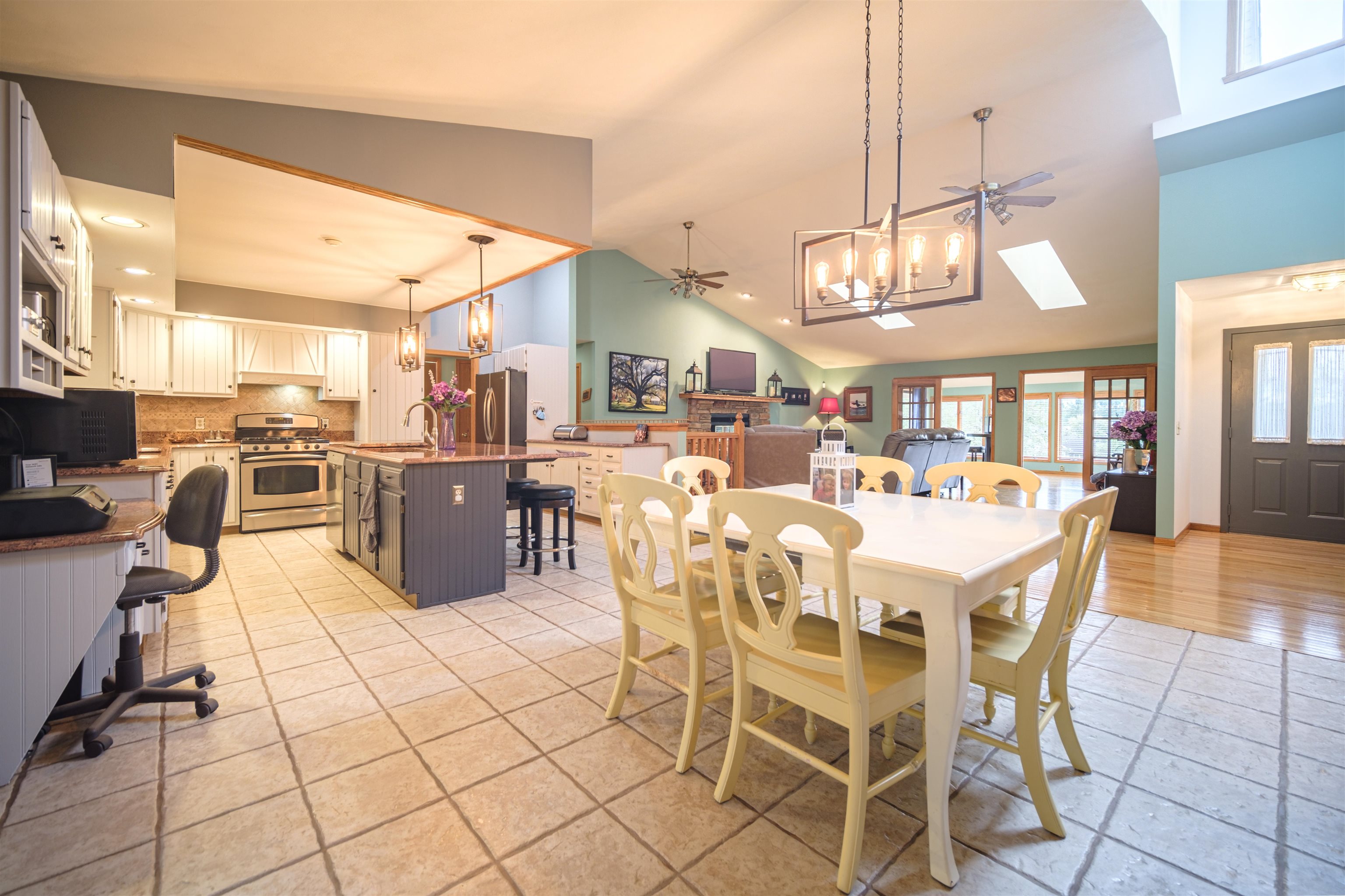 8320 Snaresbrook Road Roscoe, IL 61073 - Photo 18 of 52 Gallery Image 18