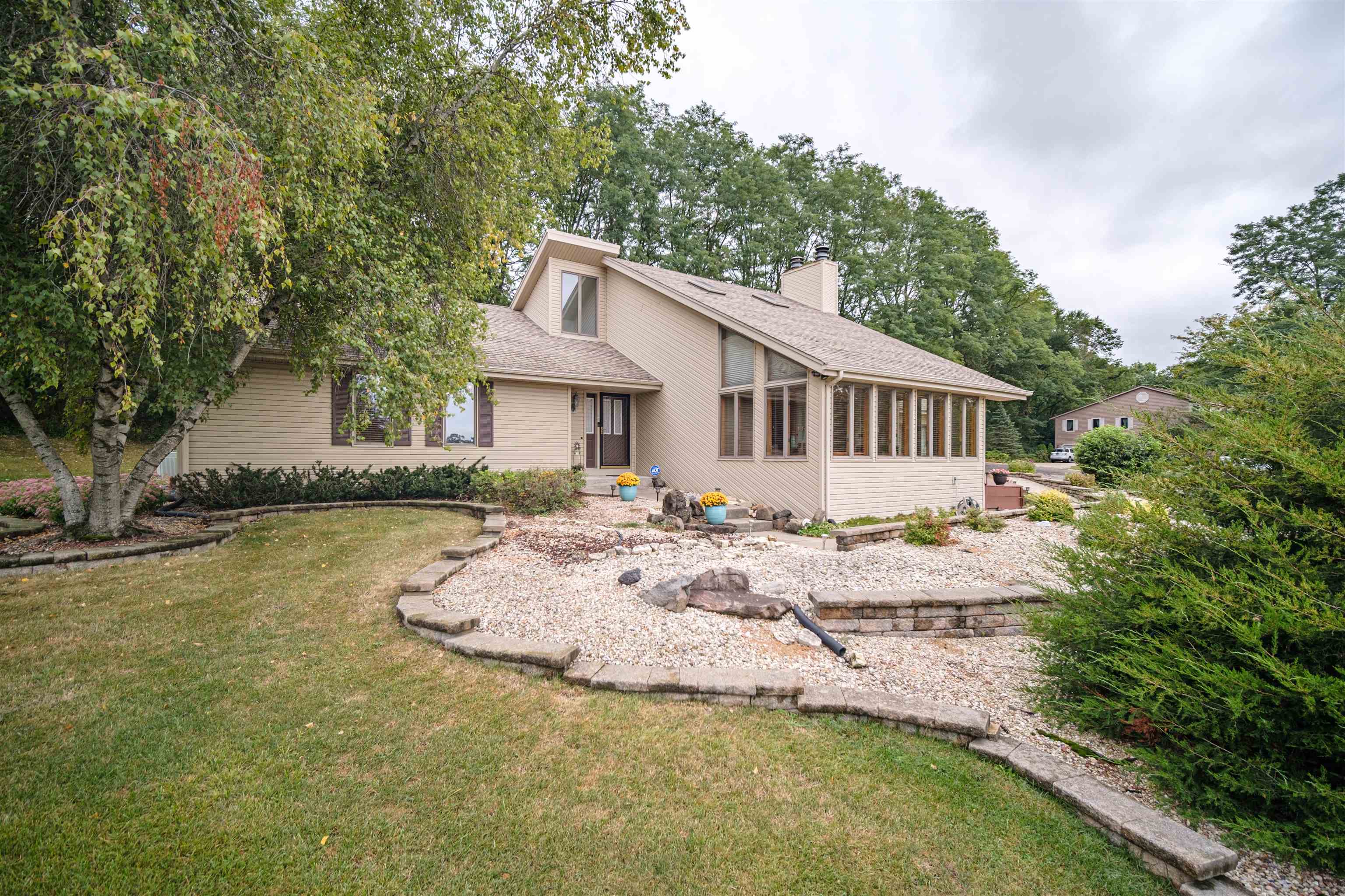 8320 Snaresbrook Road Roscoe, IL 61073 - Photo 2 of 52 Gallery Image 2