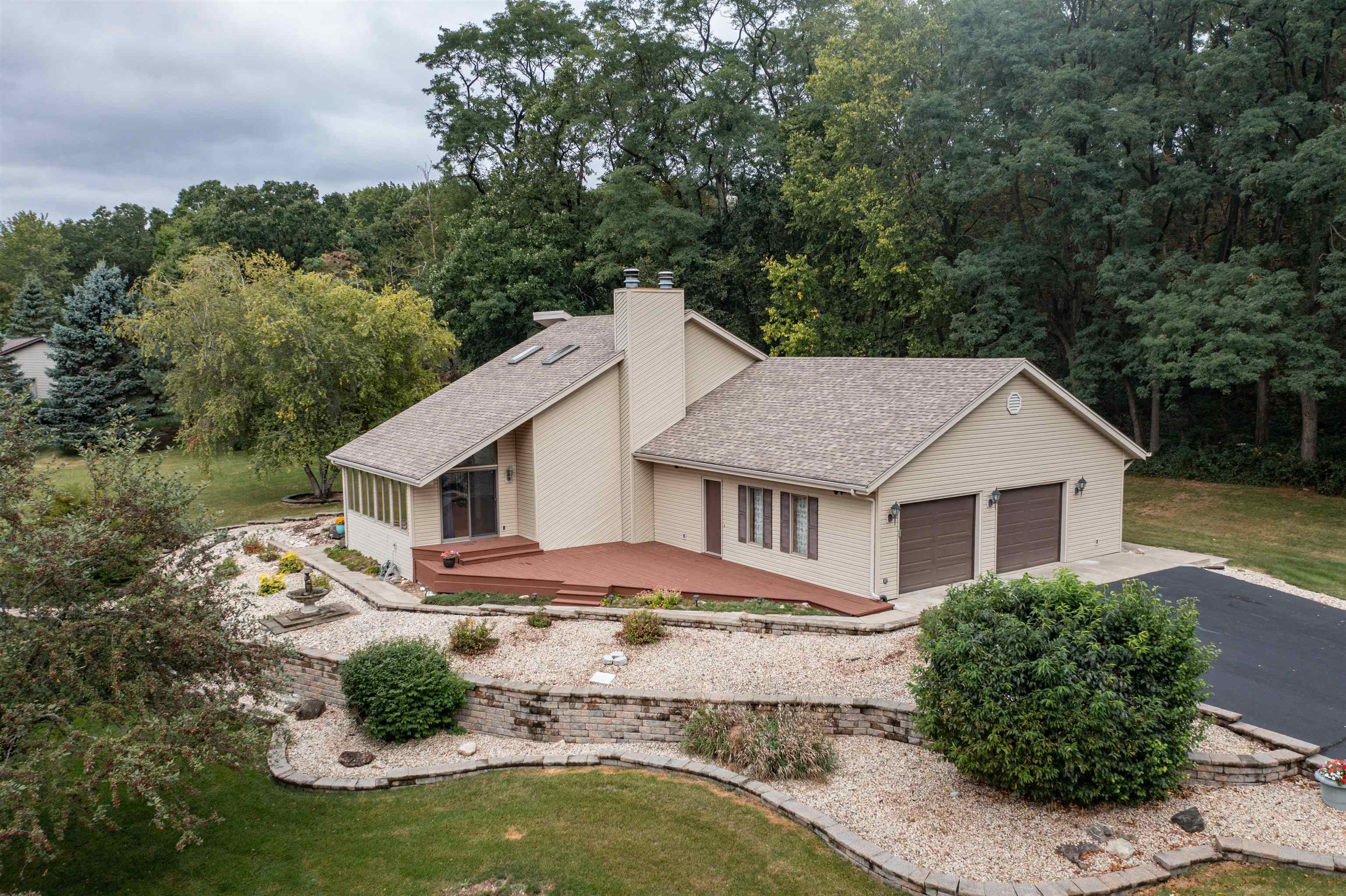 8320 Snaresbrook Road Roscoe, IL 61073 - Photo 3 of 52 Gallery Image 3