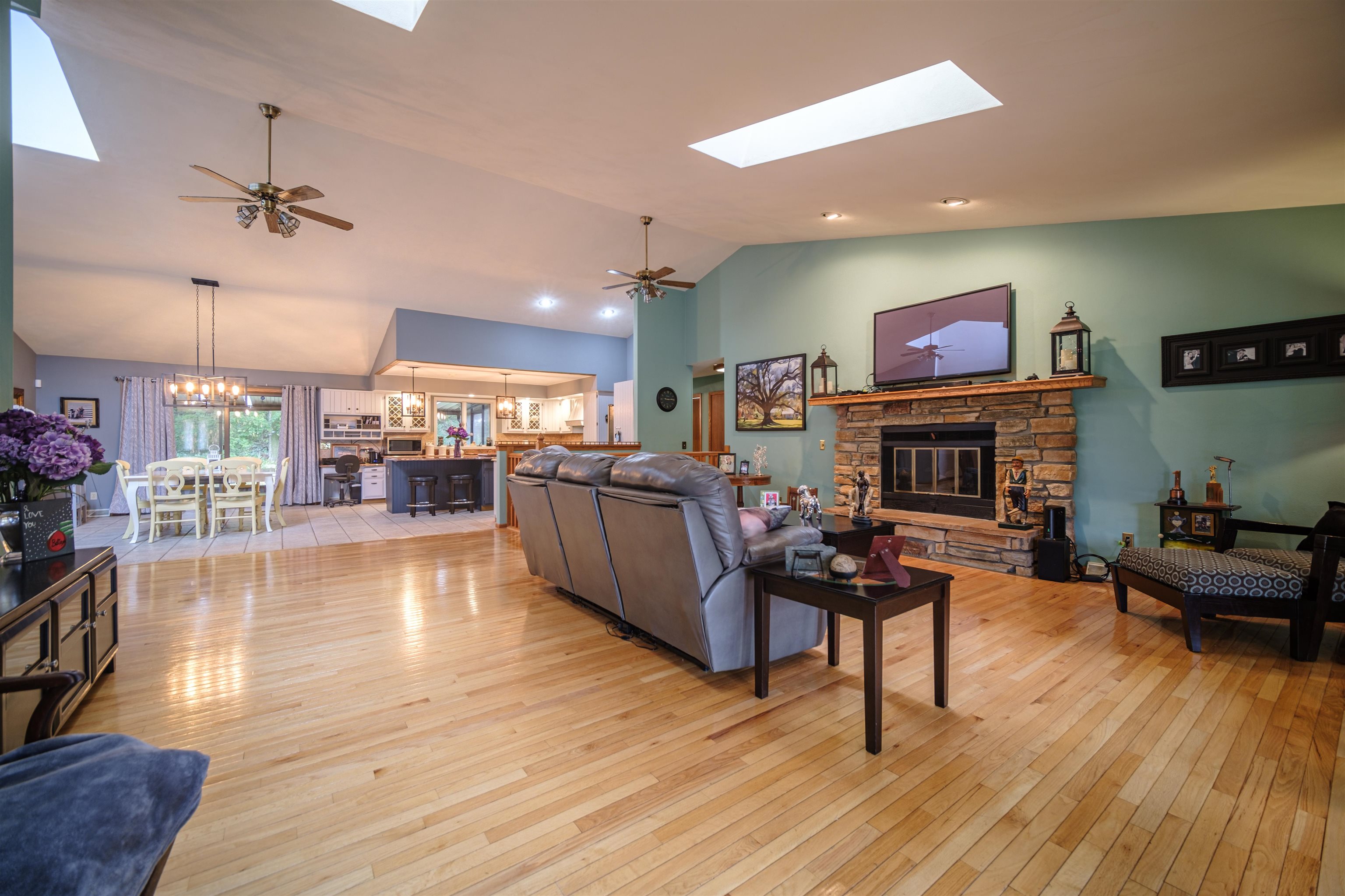 8320 Snaresbrook Road Roscoe, IL 61073 - Photo 6 of 52 Gallery Image 6