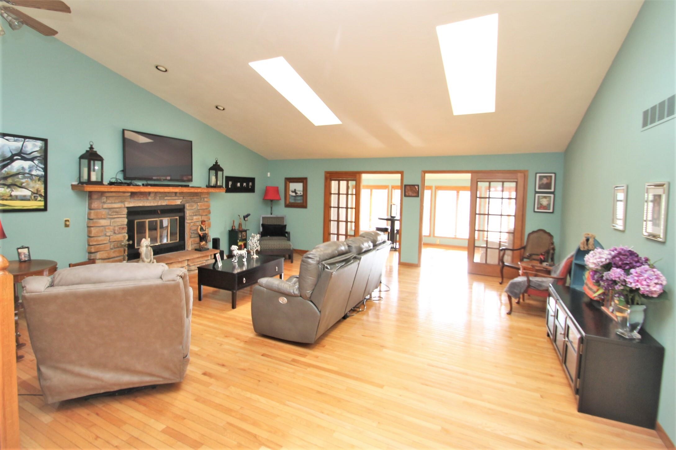 8320 Snaresbrook Road Roscoe, IL 61073 - Photo 7 of 52 Gallery Image 7