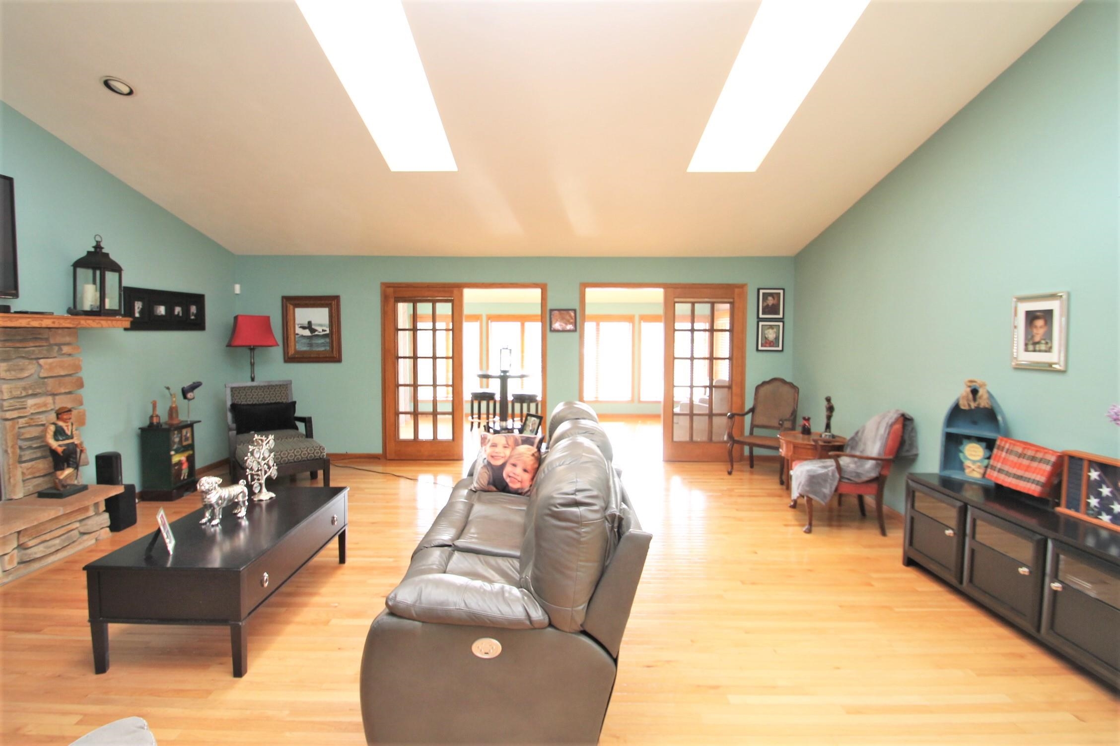8320 Snaresbrook Road Roscoe, IL 61073 - Photo 8 of 52 Gallery Image 8