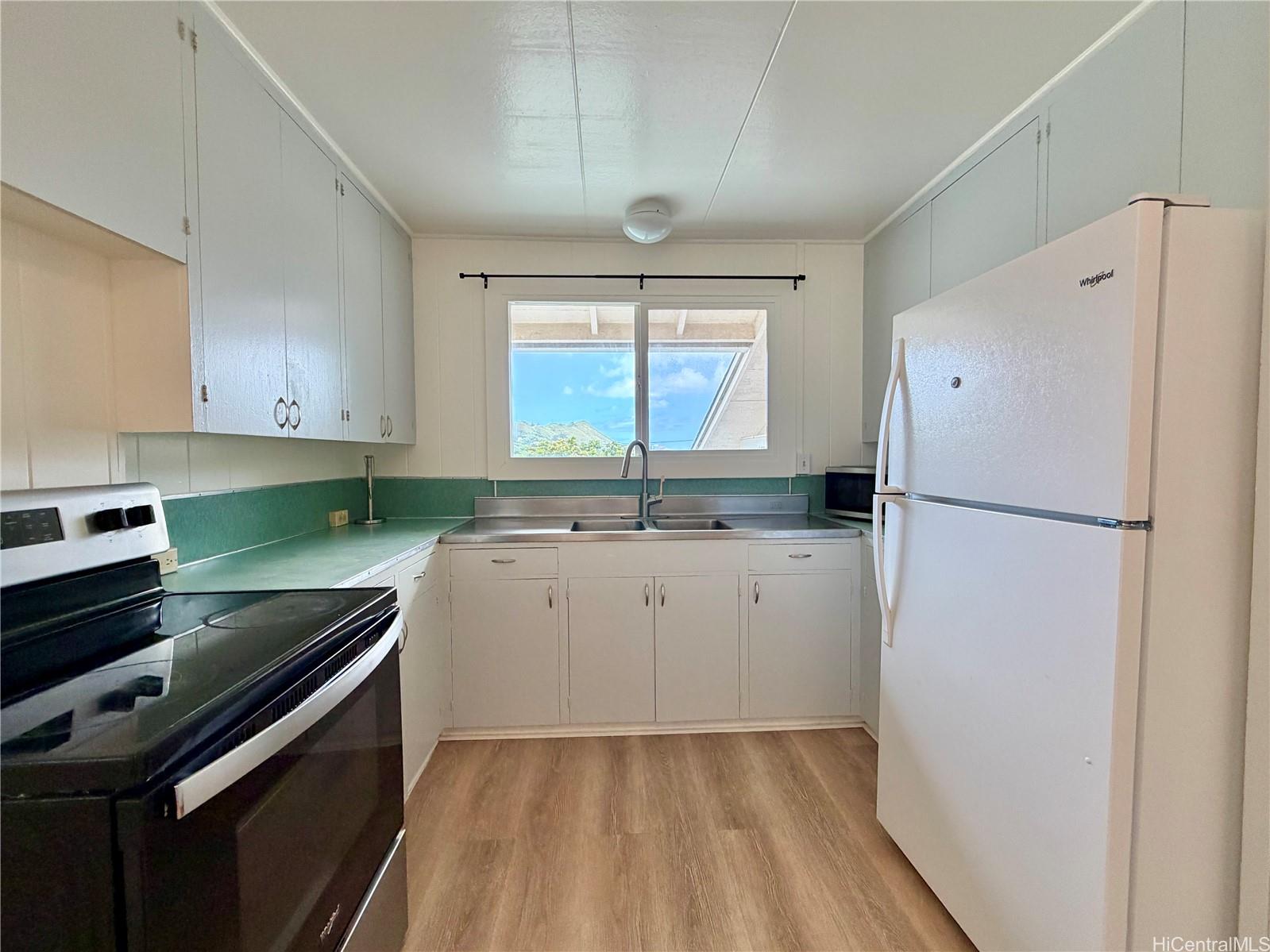 2541 Pauoa Road Honolulu, HI 96813 - Photo 3 of 18 Kitchen