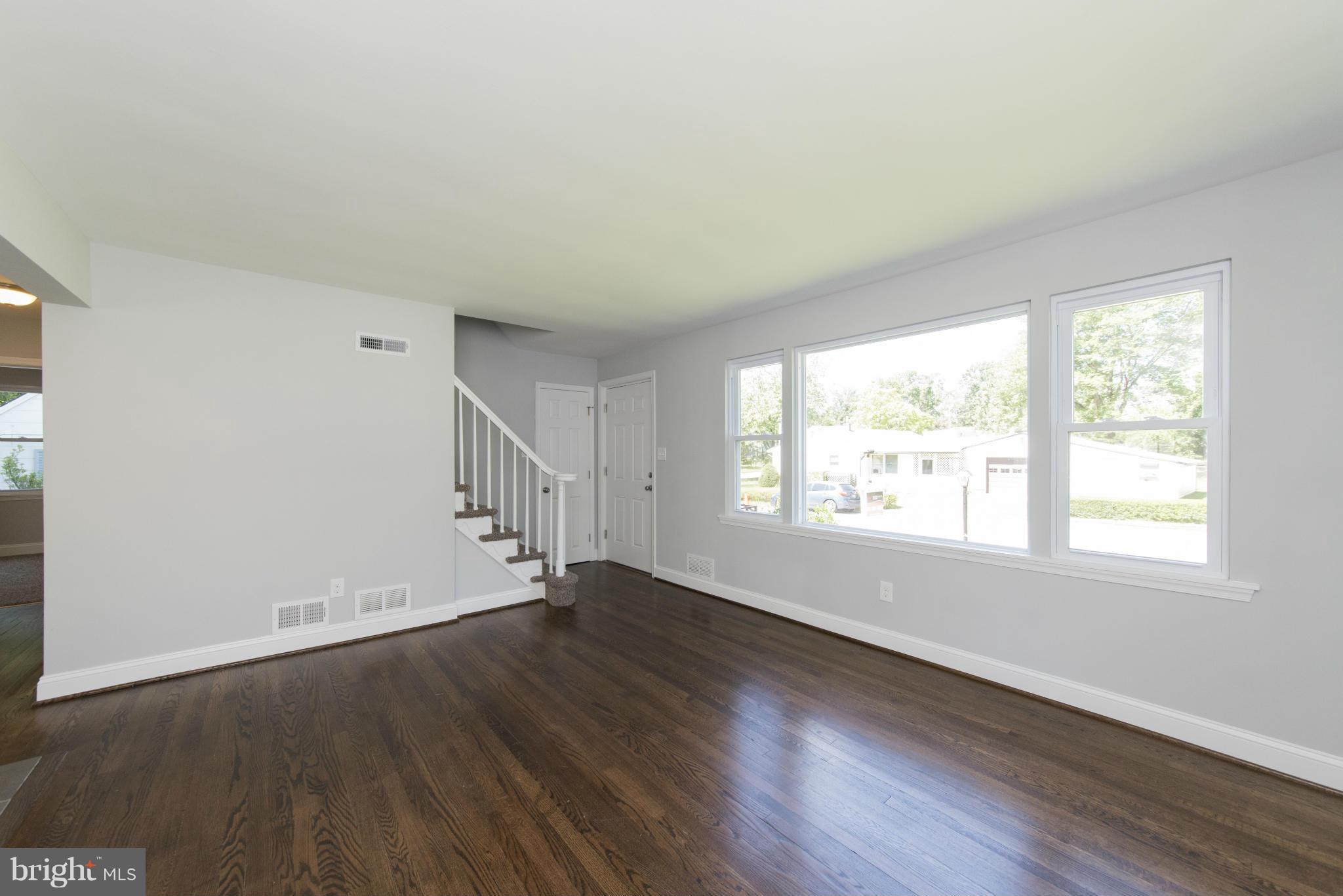 8103 Conduit Road Baltimore, MD 21234 - Photo 2 of 30 Living Room