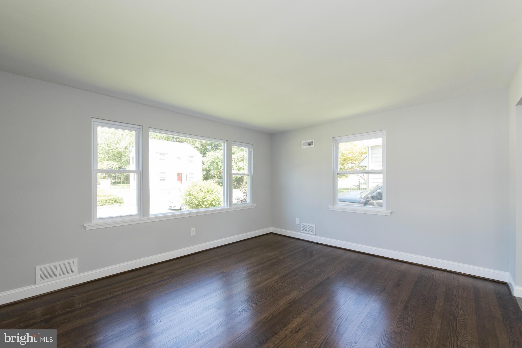 8103 Conduit Road Baltimore, MD 21234 - Photo 3 of 30 Living Room