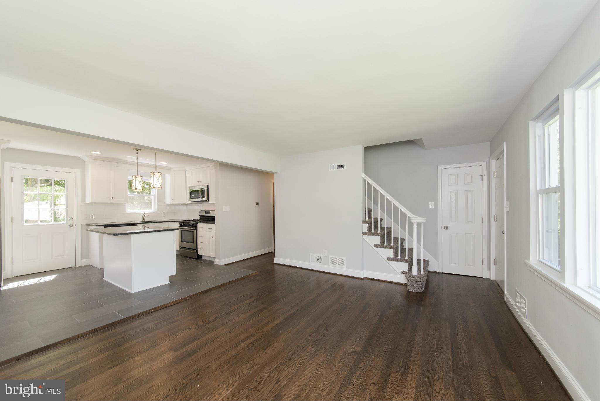 8103 Conduit Road Baltimore, MD 21234 - Photo 4 of 30 Living Room