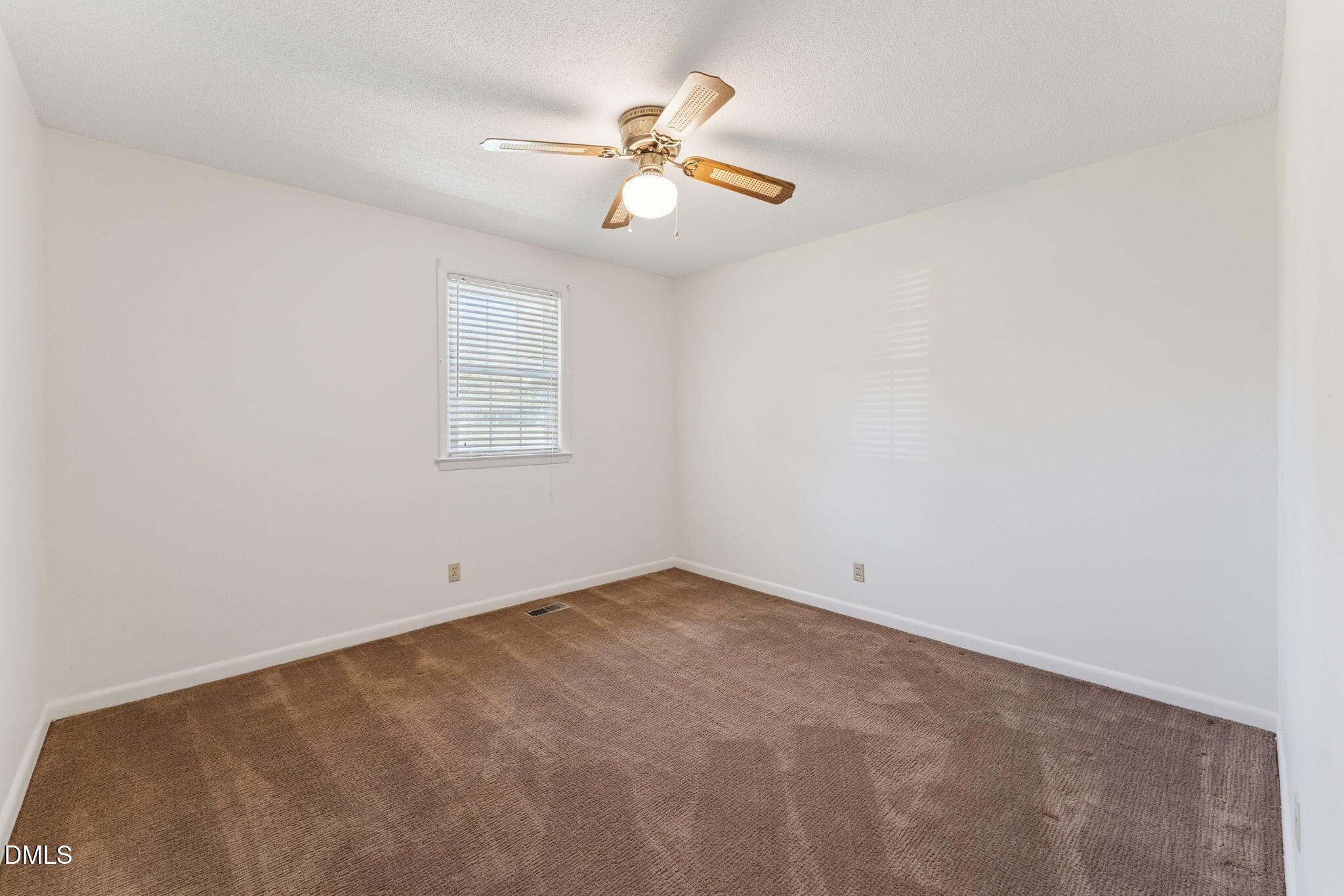 149 Fairview Village Road Dunn, NC 28334 - Photo 10 of 22 10-web-or-mls-DSC05230