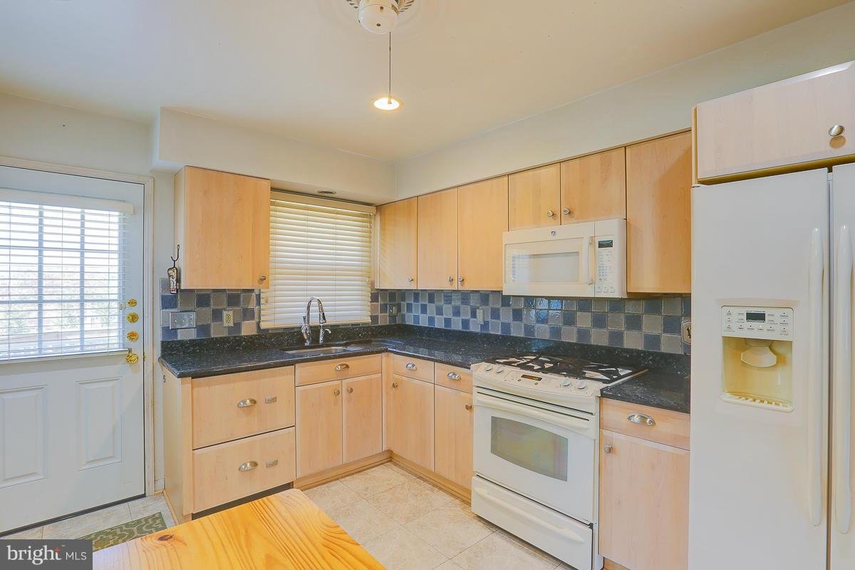 6500 Gardenwick Road Baltimore, MD 21209 - Photo 22 of 30 Kitchen
