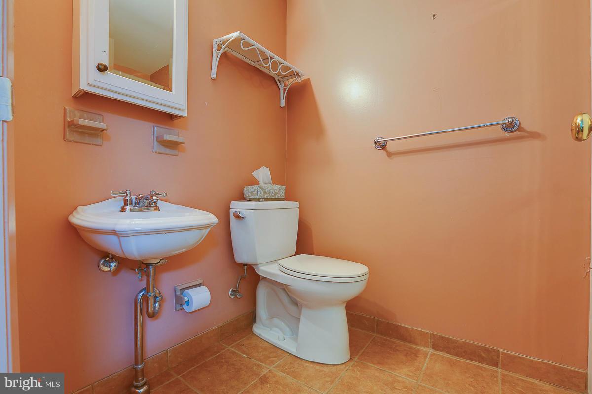 6500 Gardenwick Road Baltimore, MD 21209 - Photo 29 of 30 Full bath in basement - view 1