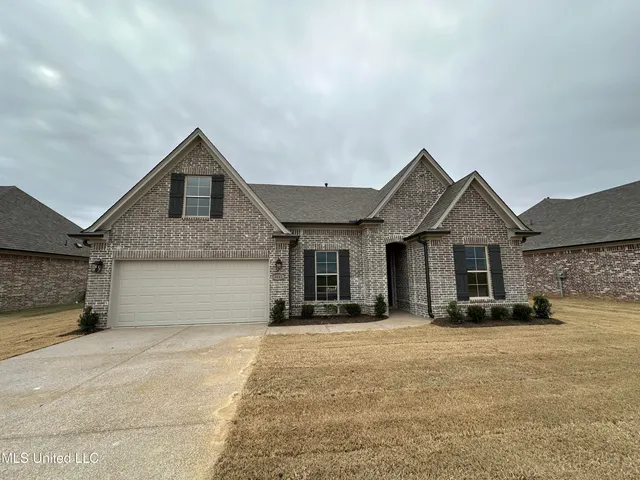 $292,500 | 3041 School Loop Rd Lake, Lake Cormorant, MS 38641