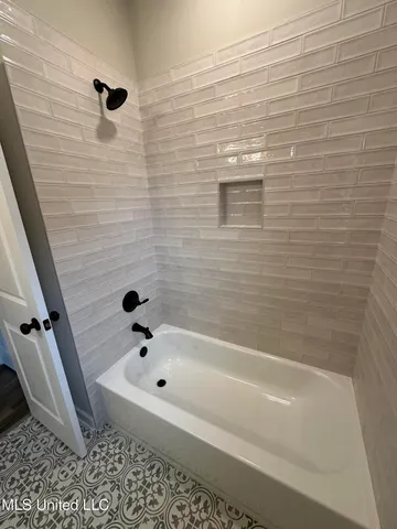 $292,500 | 3041 School Loop Rd Lake, Lake Cormorant, MS 38641