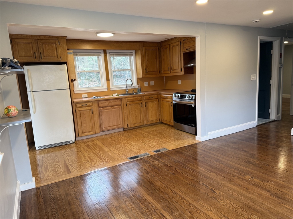 36 Sarah Street Randolph, MA 02368 - Photo 3 of 5