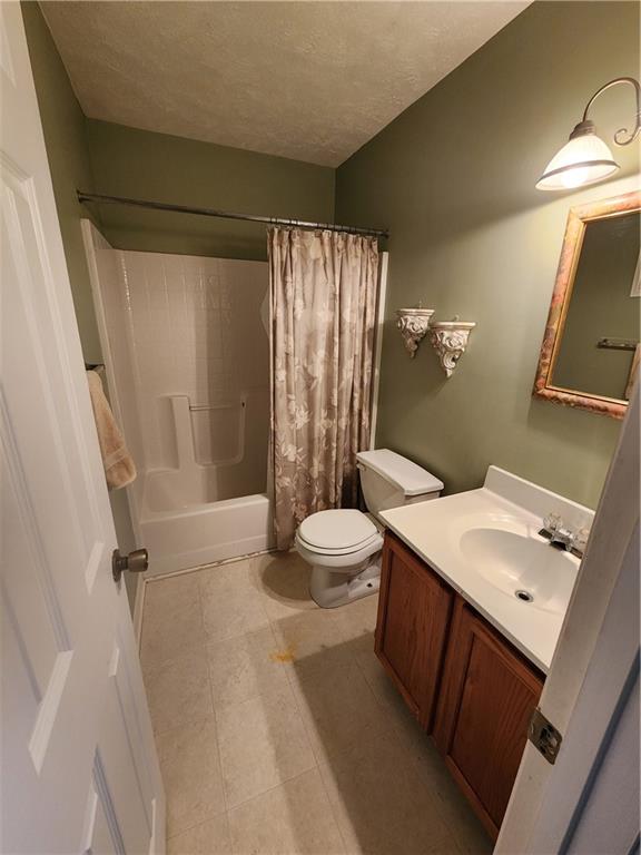 2000 Arbor Ridge Court Cheswick, PA 15024 - Photo 16 of 26 a bathroom with a sink a toilet and shower