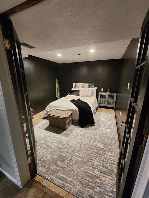 2000 Arbor Ridge Court Cheswick, PA 15024 - Photo 19 of 26 a bedroom with a bed and a mirror