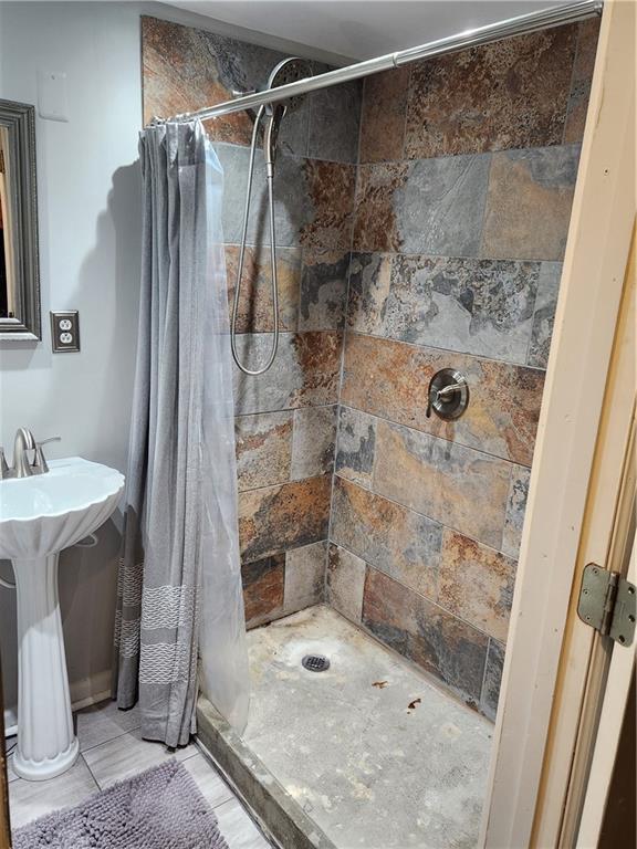 2000 Arbor Ridge Court Cheswick, PA 15024 - Photo 22 of 26 a bathroom with a shower and a sink