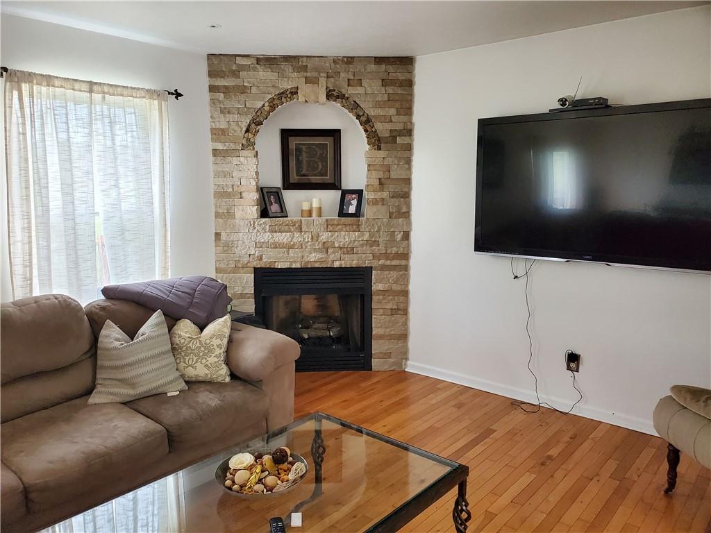 2000 Arbor Ridge Court Cheswick, PA 15024 - Photo 5 of 26 a living room with furniture and a flat screen tv