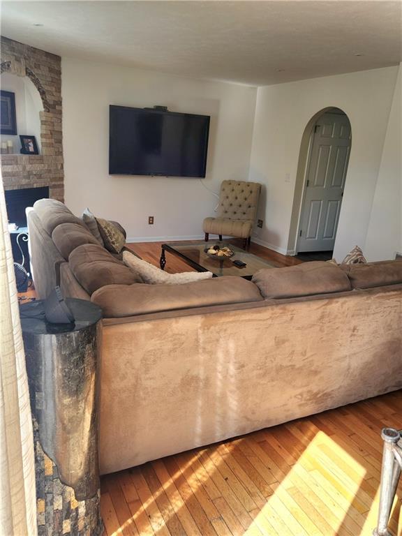 2000 Arbor Ridge Court Cheswick, PA 15024 - Photo 6 of 26 a living room with furniture and a flat screen tv