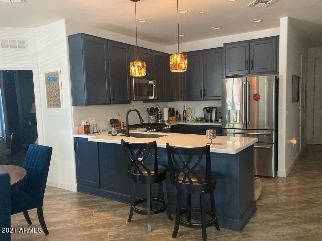 7291 North Scottsdale Road, Unit 1004 Paradise Valley, AZ 85253 - Photo 11 of 28 Counter top seating