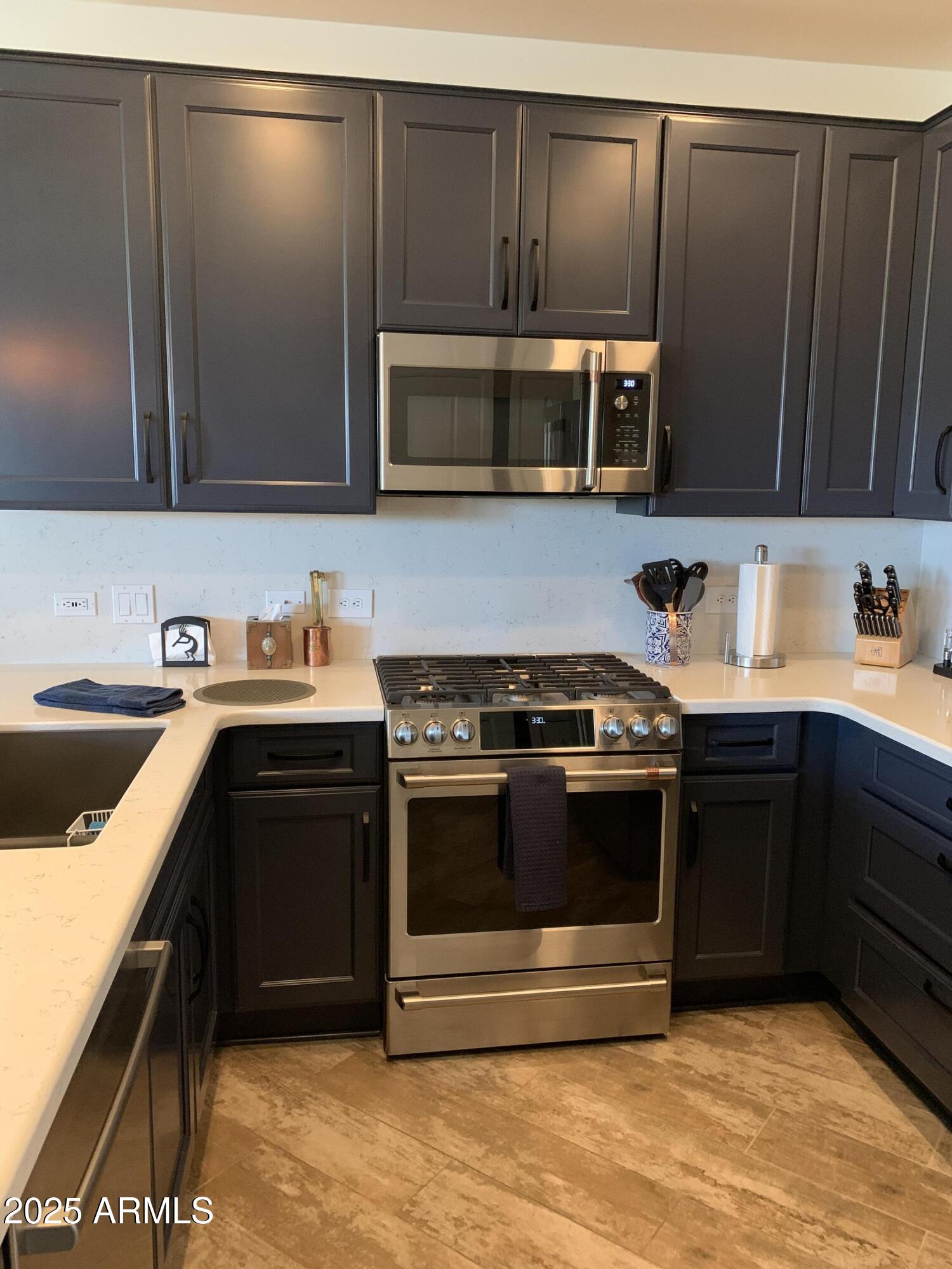 7291 North Scottsdale Road, Unit 1004 Paradise Valley, AZ 85253 - Photo 12 of 28 Kitchen