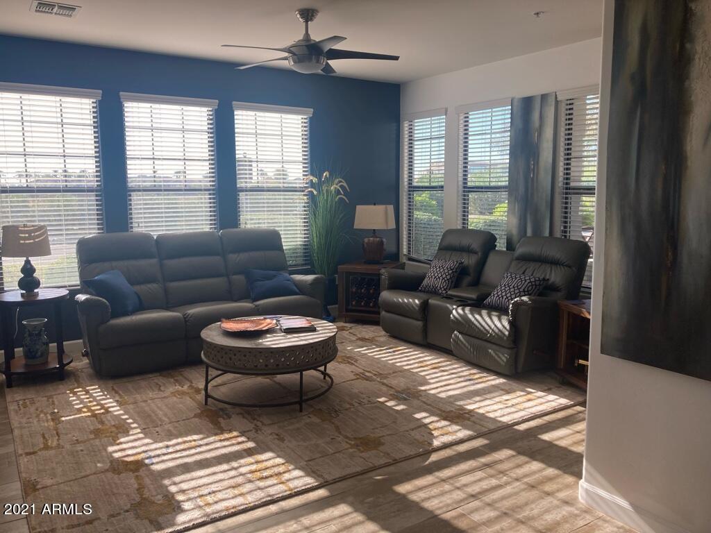 7291 North Scottsdale Road, Unit 1004 Paradise Valley, AZ 85253 - Photo 13 of 28 Spacious livingroom