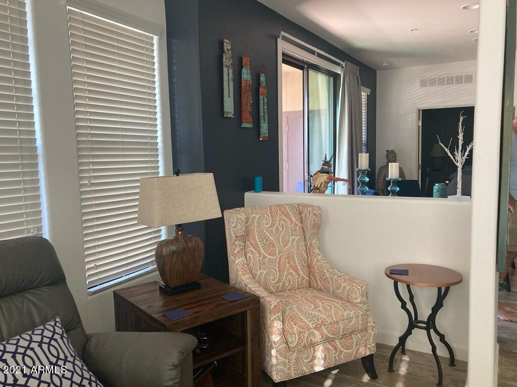 7291 North Scottsdale Road, Unit 1004 Paradise Valley, AZ 85253 - Photo 16 of 28 Plenty of seating