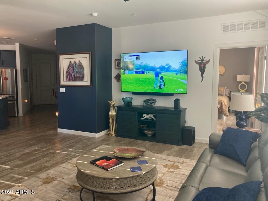 7291 North Scottsdale Road, Unit 1004 Paradise Valley, AZ 85253 - Photo 17 of 28 Living room