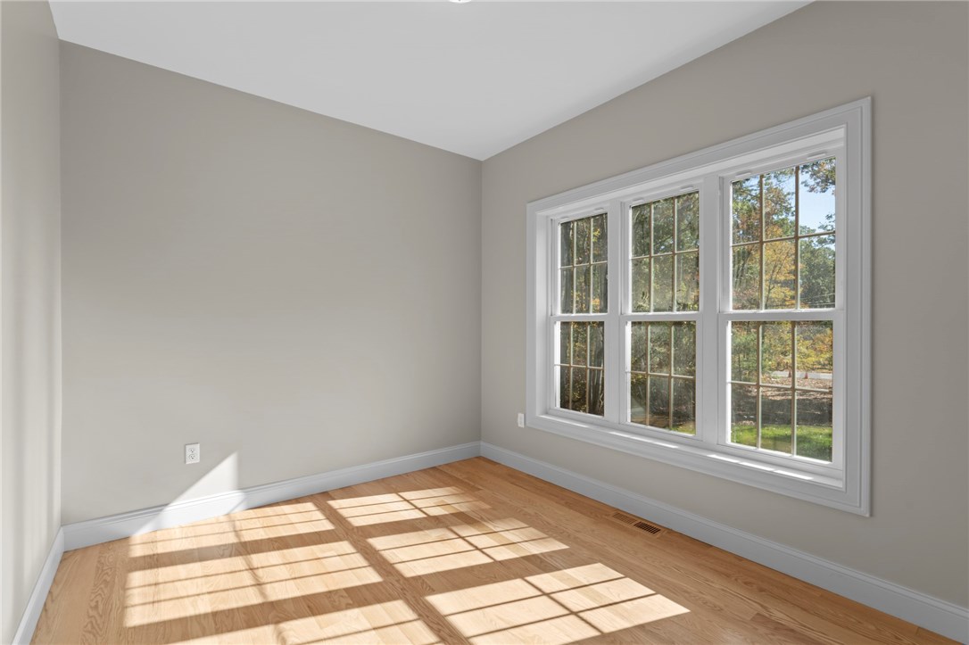 275 Read School House Road Coventry, RI 02816 - Photo 4 of 33