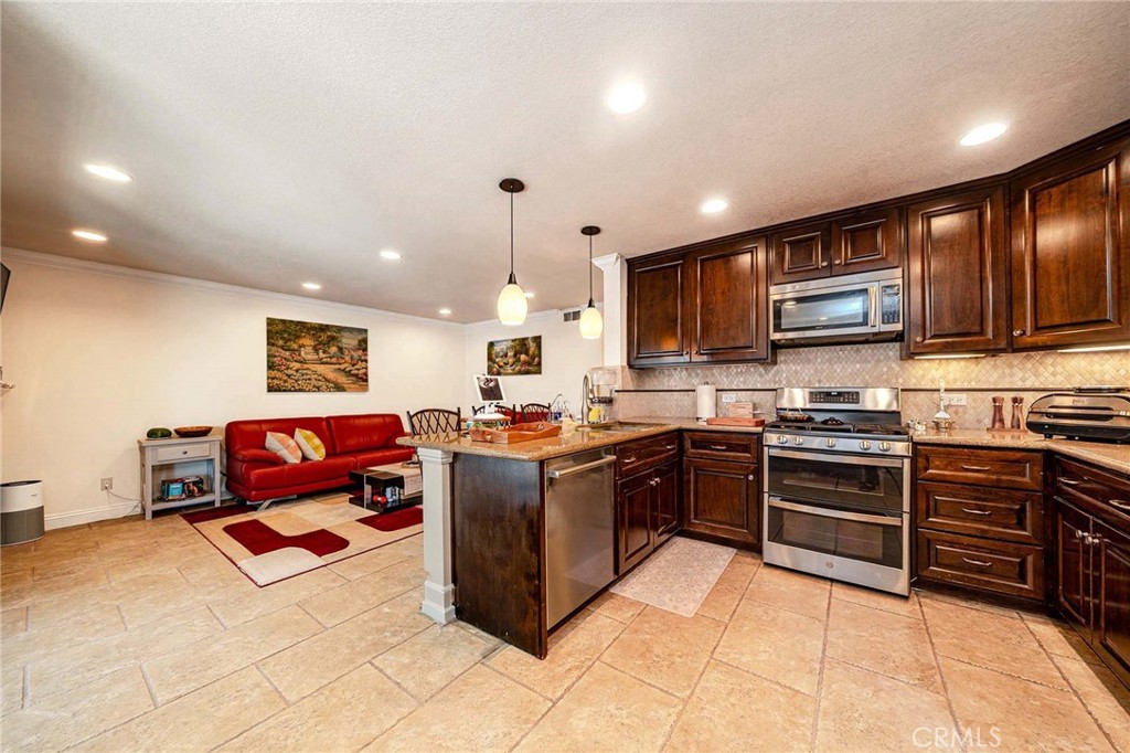 141 Meadowcreek Road Brea, CA 92821 - Photo 13 of 42 Gallery Image 13