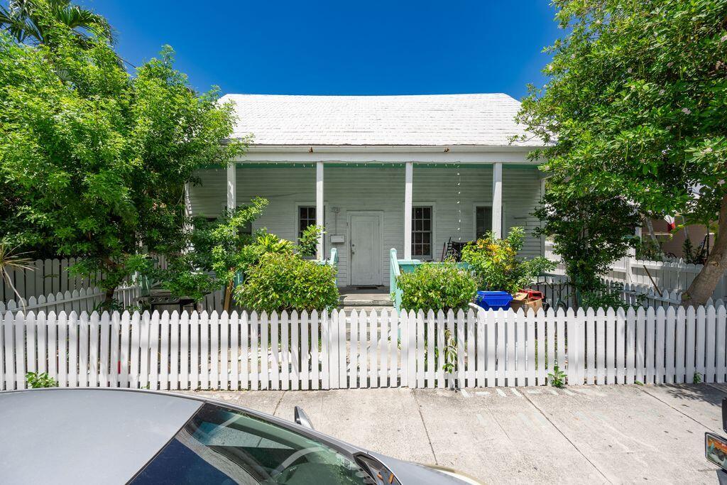 818 Elizabeth Street, Unit FRONT Key West, FL 33040 - Photo 4 of 4 front view of a house