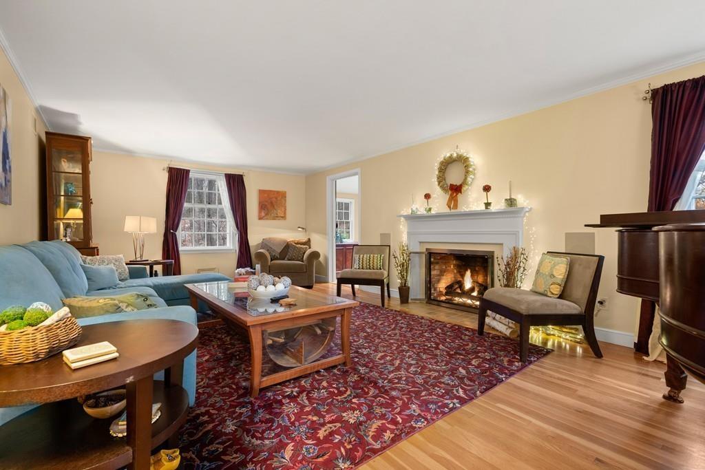 44 Mansfield Road Wellesley, MA 02481 - Photo 6 of 38