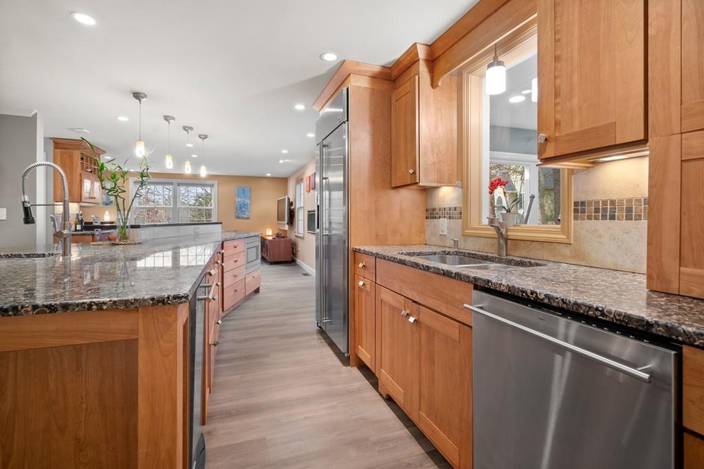 44 Mansfield Road Wellesley, MA 02481 - Photo 9 of 38