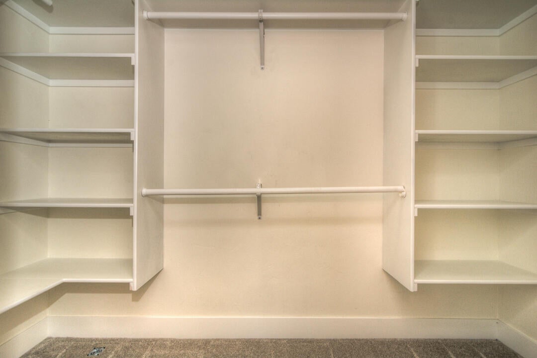 696 Northwest Rimrock Drive Redmond, OR 97756 - Photo 26 of 41 Walk in Closet