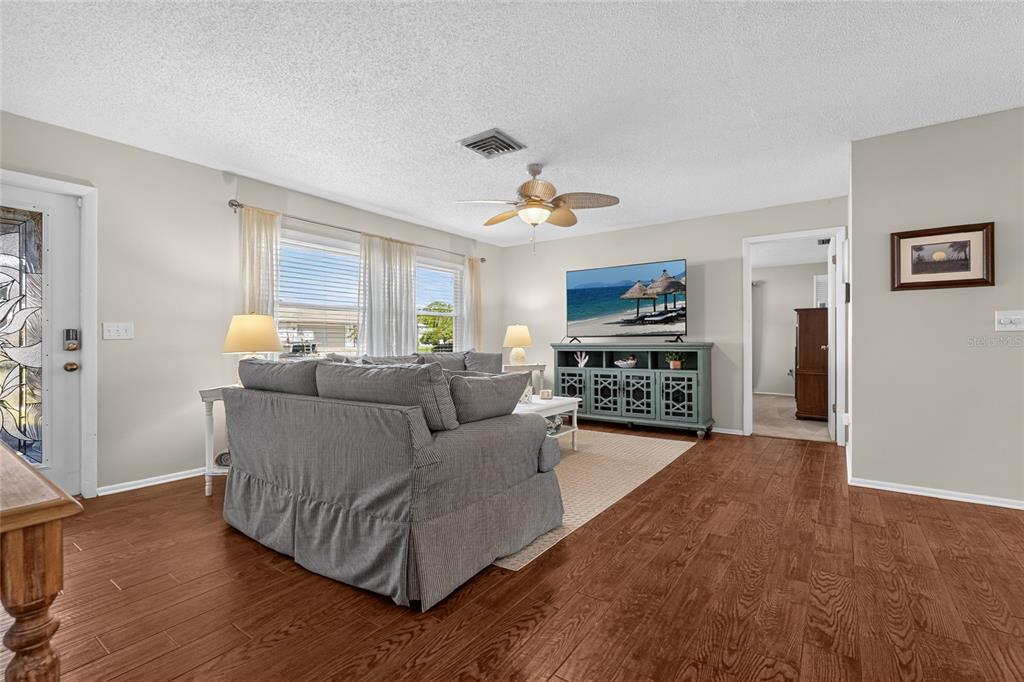 4215 Pandora Road Venice, FL 34293 - Photo 5 of 46 Gallery Image 5