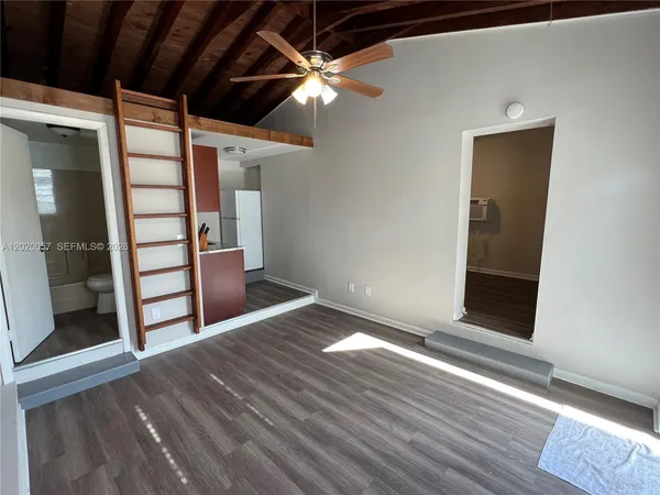 $1,350 | 1001 South 22nd Court, Unit EAST REAR, Hollywood, FL 33020