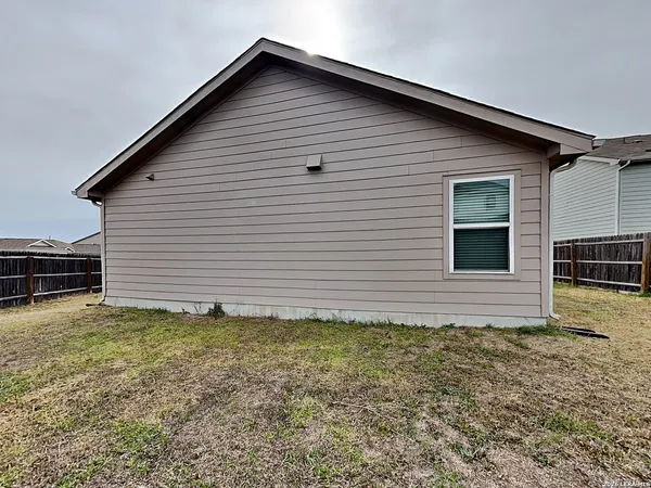 $1,369 | 8525 Amistad Cove, Converse, TX 78109