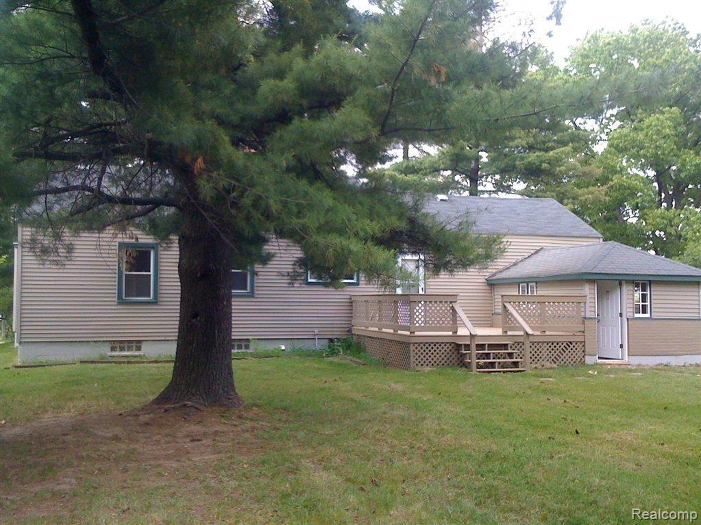 780 Collier Road Auburn Hills, MI 48326 - Photo 10 of 12 Deck for entertaining.JPG