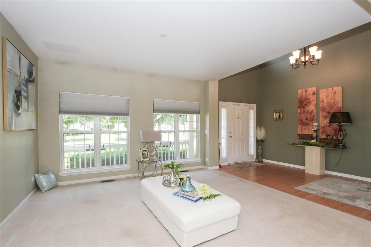 9844 Fairfield Road Huntley, IL 60142 - Photo 4 of 34