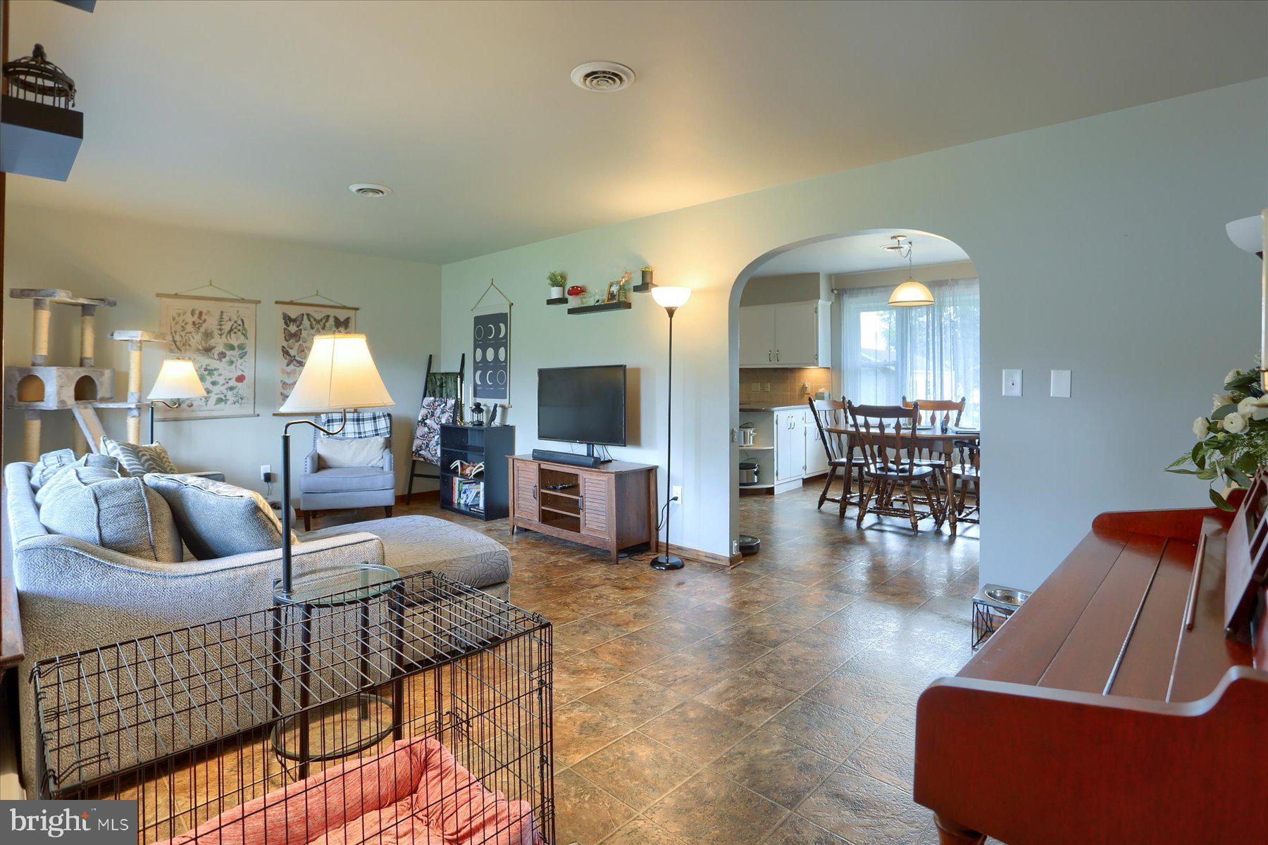1858 Spring Road Carlisle, PA 17013 - Photo 4 of 32 Gallery Image 4