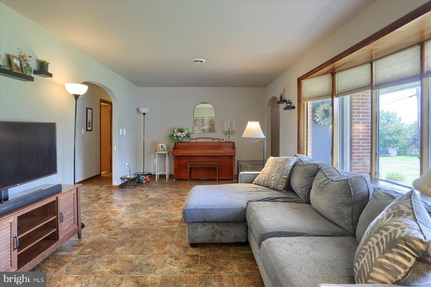 1858 Spring Road Carlisle, PA 17013 - Photo 5 of 32 Gallery Image 5