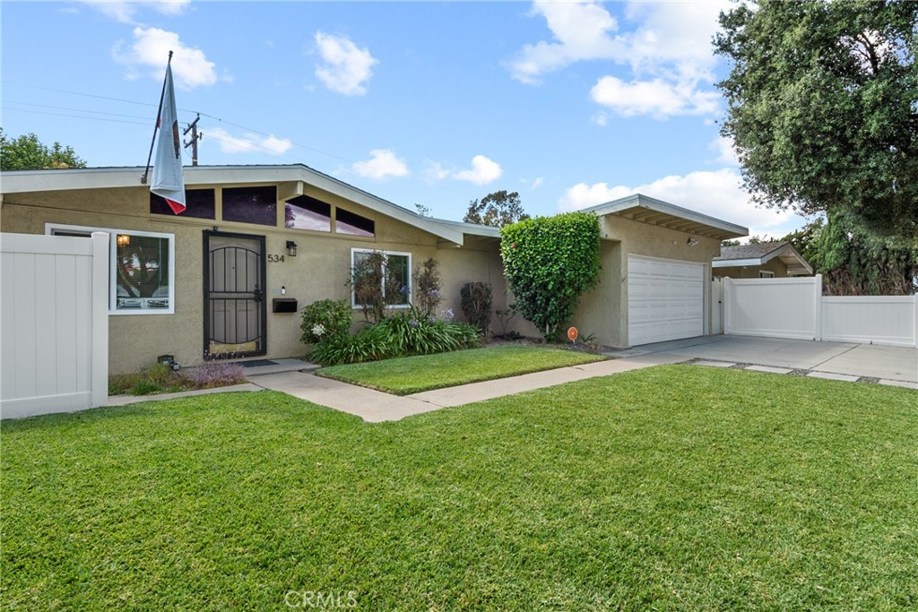 534 South Devon Road Orange, CA 92868 - Photo 4 of 31