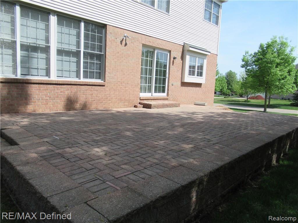 1131 Miners Run Rochester, MI 48306 - Photo 20 of 28 Paver Patio