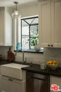 $1,249,000 | 5700 Fallsgrove Street, Los Angeles, CA 90016