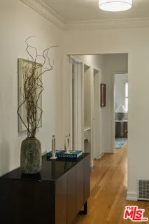$1,249,000 | 5700 Fallsgrove Street, Los Angeles, CA 90016