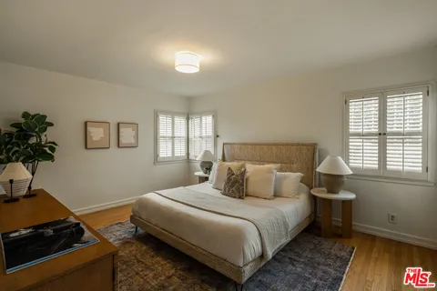 $1,249,000 | 5700 Fallsgrove Street, Los Angeles, CA 90016